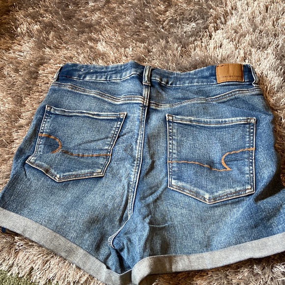 Shorts - Picture 2 of 3